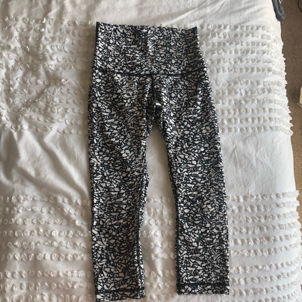 Black and white wunder under crop leggings EUC